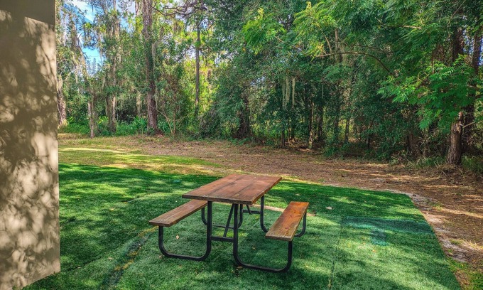Sebring House | Charming bungalow with WiFi, AC