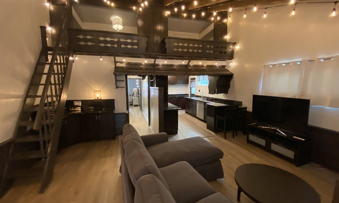 Burbank Cottage | Charming Burbank Cottage!
