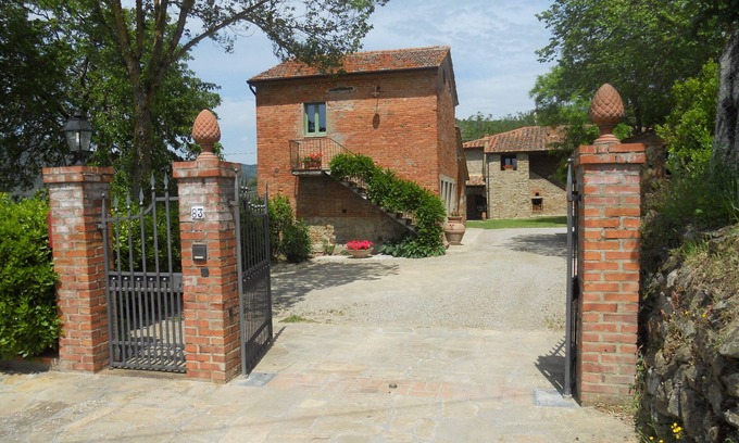 Poggiolo Cottage | Charming Cottage with Pool, Nestled in the Heart of Val Di Chiana.n