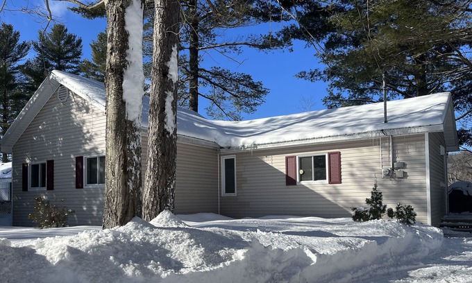 Saint-Emile-de-Suffolk Ski Chalet | Charming cottage on a beautiful lake - CITQ-309893
