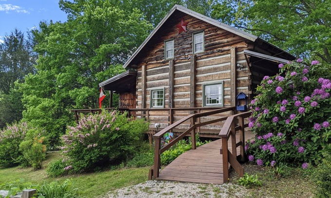 Burnsville Cabin | Charming Cabin Getaway in Burnsville