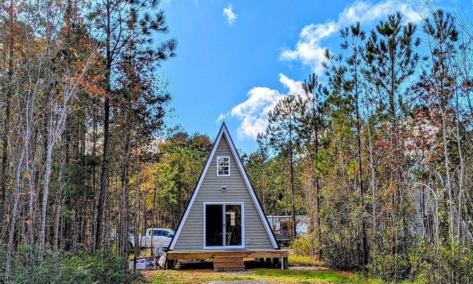 Hobucken Cabin | Charming cabin in delightful Bayboro with AC, WiFi