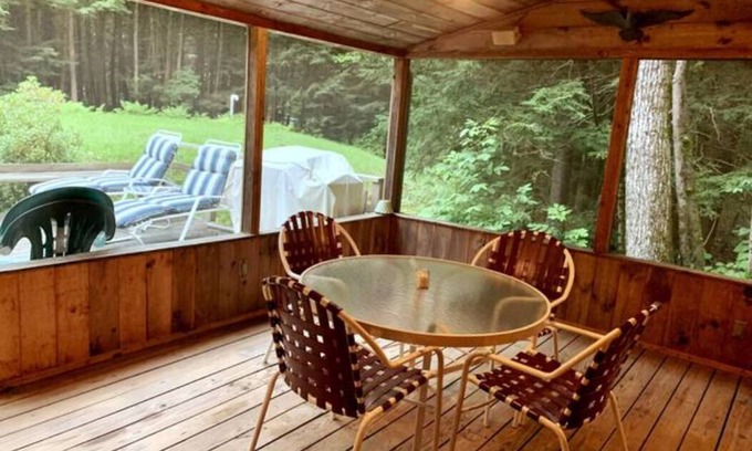 Sandisfield House | Charming Cabin in The Berkshires- Lake, Tennis, PickleBall, Hiking