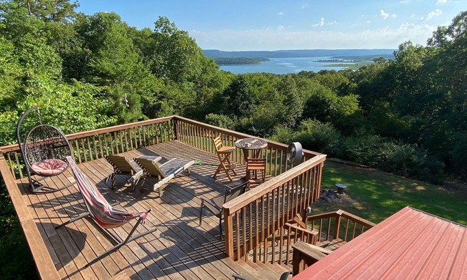 Higden Cabin | Charming Cabin! Minutes to Greers Ferry lake and Sugarloaf!