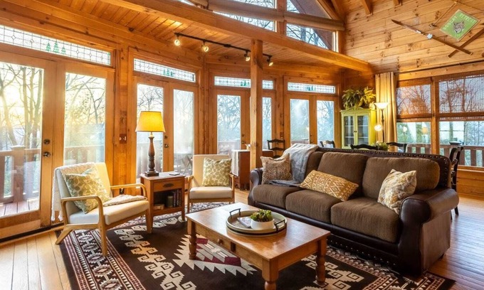Purlear Cabin | Charming Cabin On 9 Acres & Near Waterfall