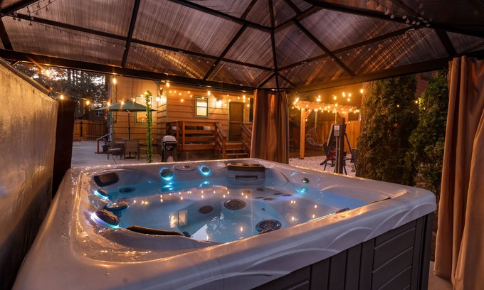 Peter Pan Cabin | Charming Cabin w/Spa. Private Yard. RV/Boat Parking. Near Slopes & Snow Play