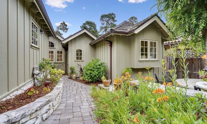 Northeast Carmel Cottage | Charming Carmel by the Sea Cottage