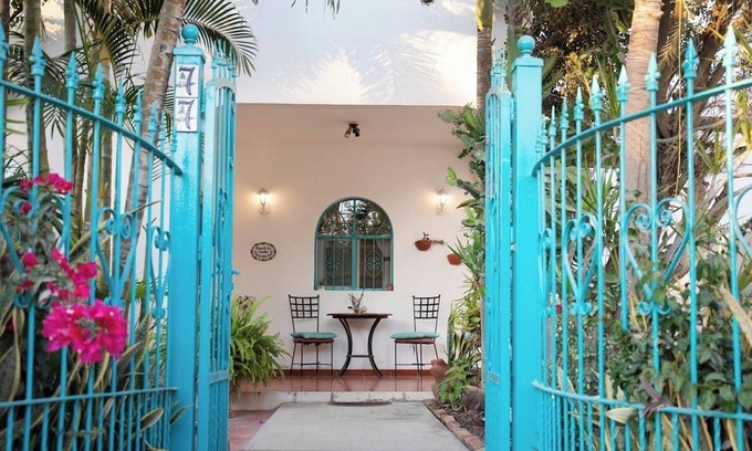 Emiliano Zapata House | Charming casa, 1 block to the beach- safe, quiet, excellent wifi, AC