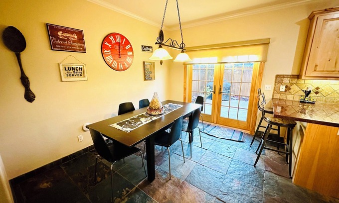 Davis House | Charming & Central 2200 sq. feet house in Davis walking distance to everywhere