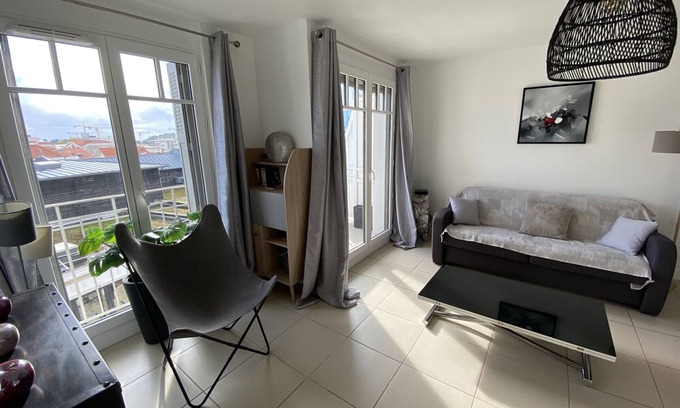 Arcachon Apartment | Charming Central Arcachon Apartment for 4 with Modern Amenities