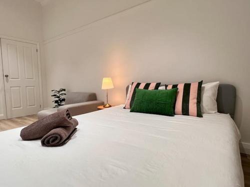 Chippendale Apartment | Charming Central Unit in Authentic Building