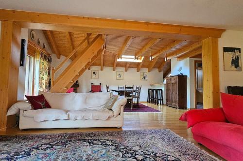 Lens Apartment | Charming Chalet Downtown