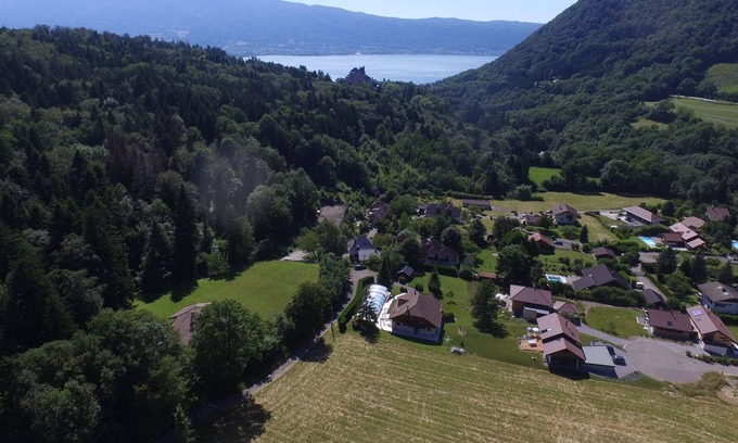 Bluffy Ski Chalet | Charming chalet in Bluffy with magnificent views of Lake Annecy