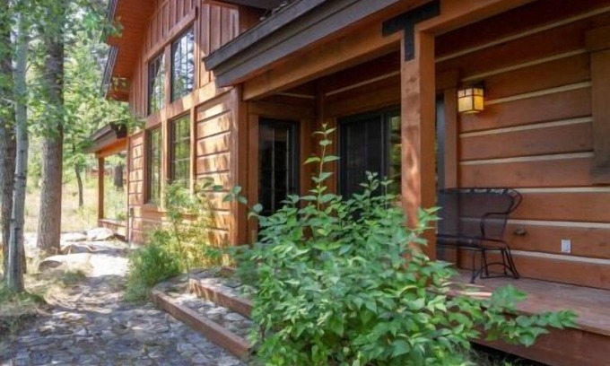 Tamarack Ski Chalet | Charming Chalet |Soaking Tub and Wood Fireplace