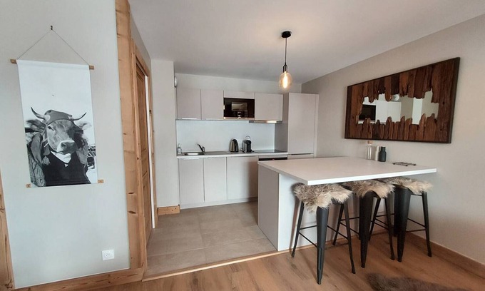 Les Avanchers-Valmorel Ski Chalet | Charming Chalet with Hotel Services, 3 Bedrooms, Terrace, Parking, and WiFi