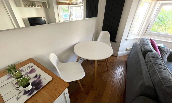 Brixton Apartment | Charming & Characterful 2 Level Flat | Herne Hill