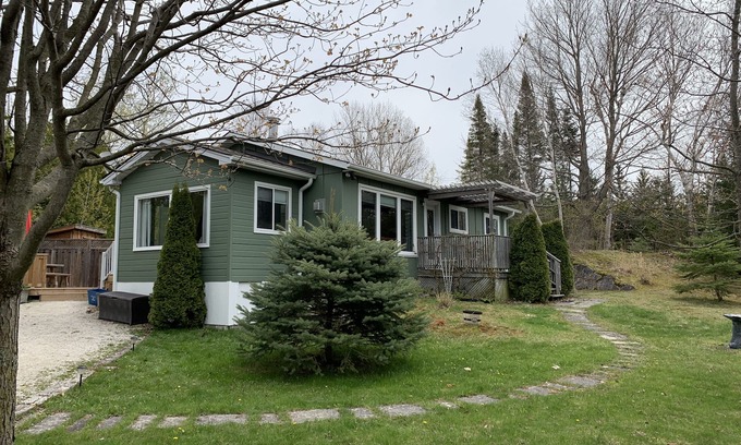 Sauble Beach Cottage | Charming Charal Greenhouse Cottage – Sauble Beach Stay Minutes from Sand & Shops
