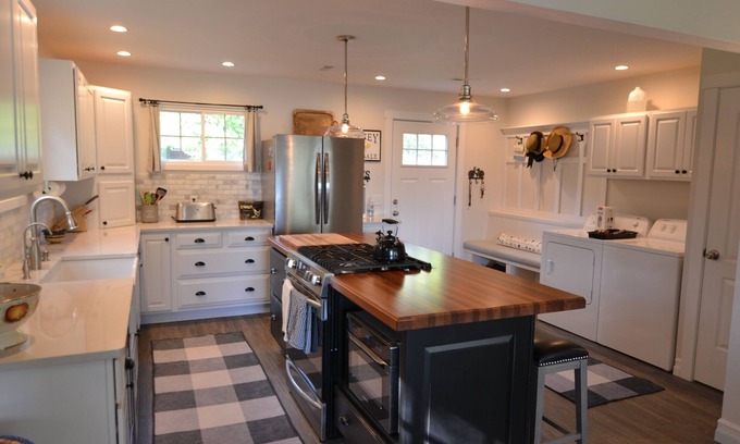 Charlevoix Cottage | Charming Charlevoix Cottage with Modern Upgrades - Short walk to Township Beach