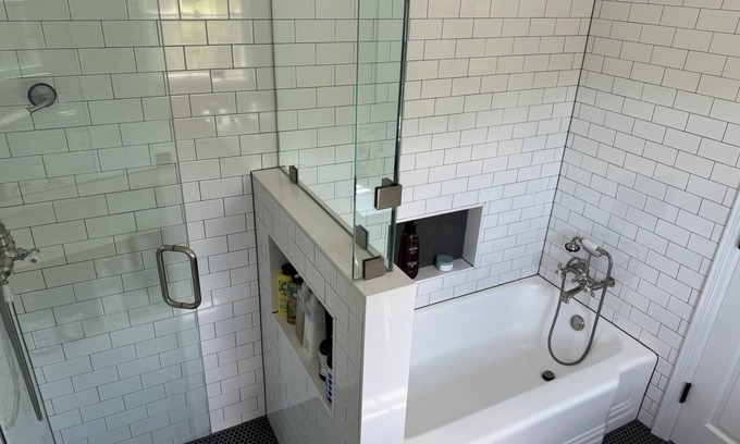 Charlottesville House | Charming Charlottesville 2 bedroom house with Pickleball, Pool & Bocce Ball