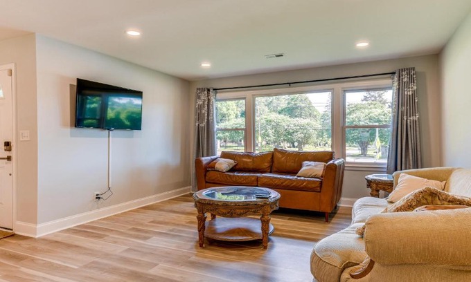 Charlotte House | Charming Charlotte Home 2 Mi to Downtown!