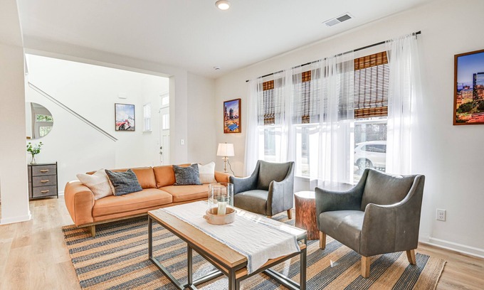 Hidden Valley House | Charming Charlotte Townhome: 6 Mi to Downtown!
