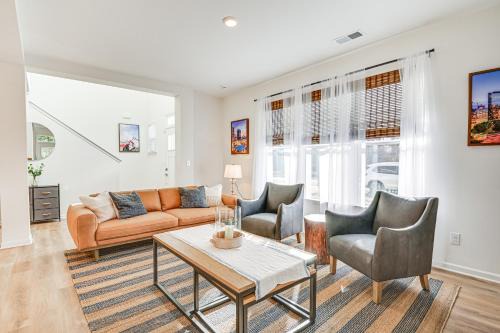 Hidden Valley House | Charming Charlotte Townhome 6 Mi to Downtown!