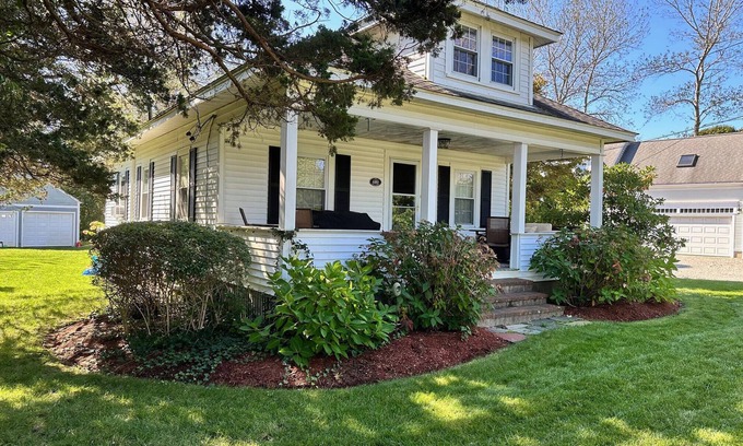 North Chatham House | Charming Chatham Bungalow- Minutes to Beaches and Downtown Chatham