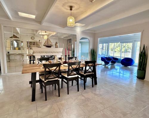Surfers Paradise Villa | Charming Chevron Island Haven- Dog-Friendly Retreat Right on Main River