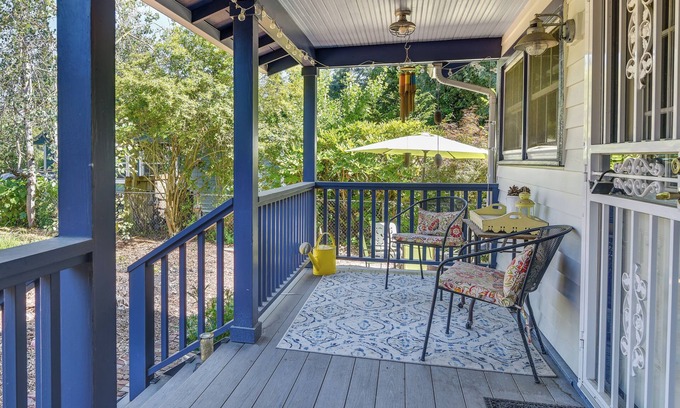 St. Johns Cottage | Charming City Cottage ~ 8 Mi to Downtown Portland!