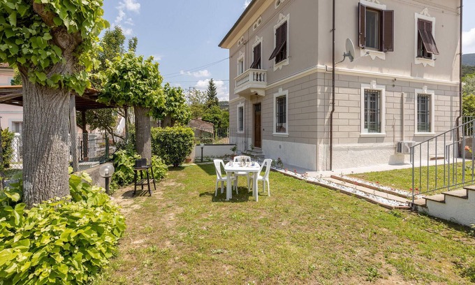 Santa Maria del Giudice Apartment | Charming, classic Italian vacation home in popular neighborhood.