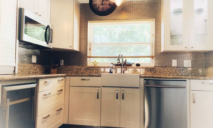 Audubon Park House | Charming Clean Home near East End Market Large fenced yard
