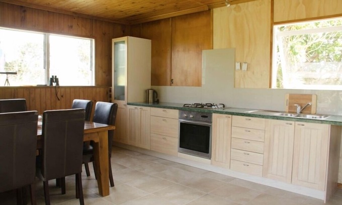 Matapouri House | Charming_clifftop_bach in Woolleys Bay