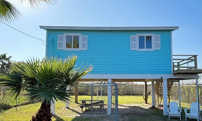 Galveston Cottage | Charming Coastal Cabin