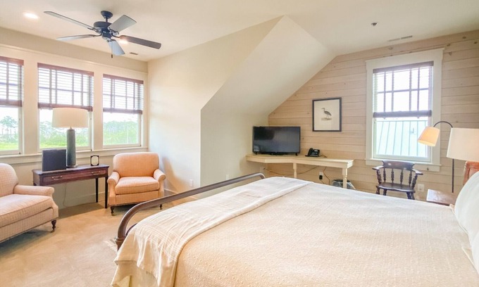 Oriental House | Charming Coastal Cottages & Suites – River Dunes