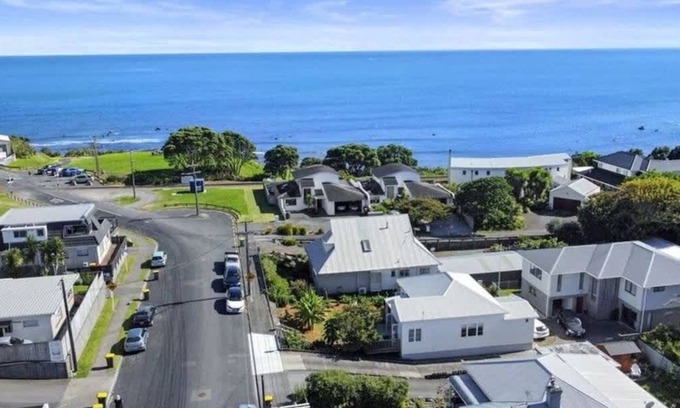 New Plymouth Cottage | Charming Coastal Cottage in New Plymouth