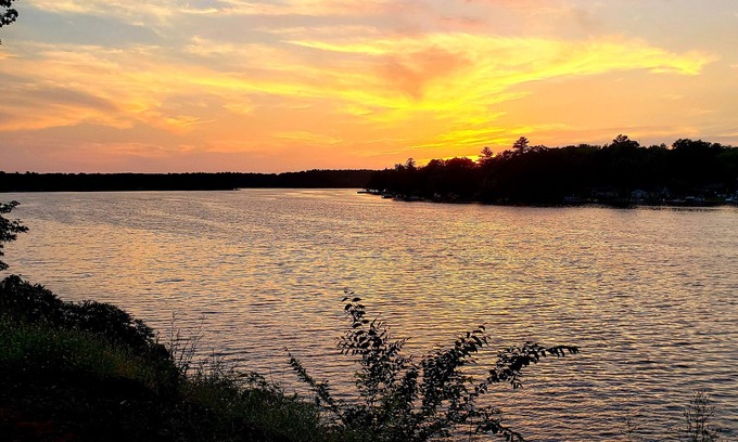 Newaygo Cottage | Charming completely updated cottage with water views of Croton Pond.