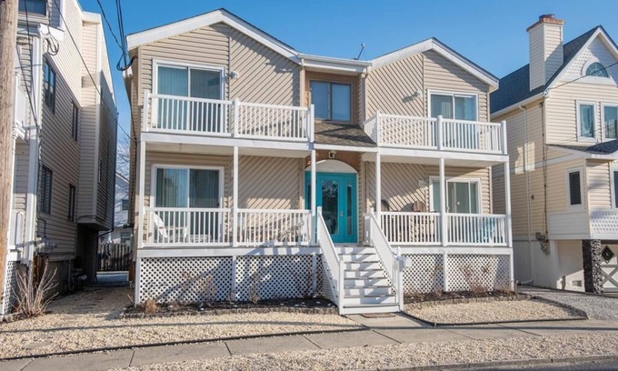 Townsend's Inlet Condo | Charming Condo located in South end of Sea Isle- only a few blocks to the beach!