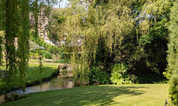 Blockley Cottage | Charming cosy cottage w/babbling brook, in heart of the Cotswolds, w/parking.