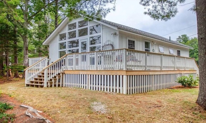 Boothbay Harbor Cottage | Charming Cottage on the Great Pond in Boothbay Harbor, Maine