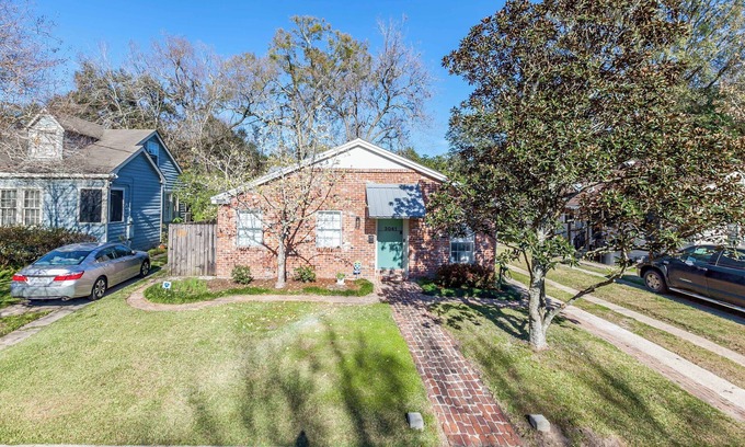 Mid City South Cottage | Charming Cottage, 2 mi. from Louisiana State University, restaurants & shopping!