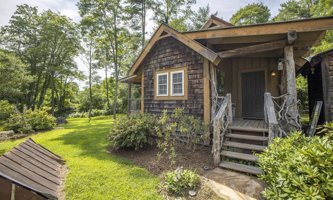Glenville Cabin | Charming Cottage - 5 minutes from Lake Glenville