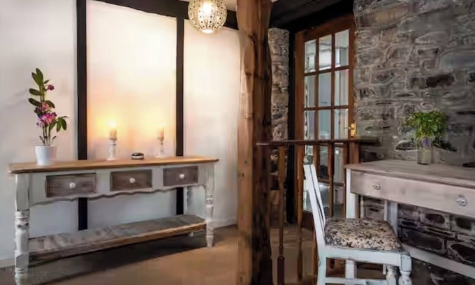 Borth Apartment | Charming Cottage Apartment-1 minute from Beach