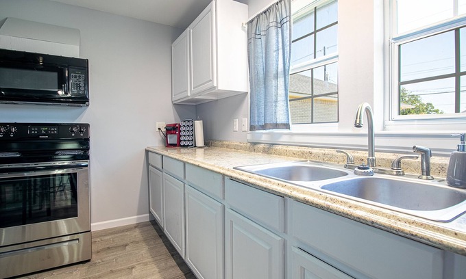 East Biloxi Cottage | Charming Cottage blocks from the Beach & Casinos