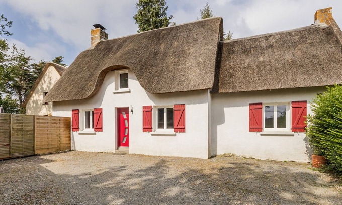 Saint-Lyphard Cottage | Charming Cottage with Terrace, Near Beaches, Parking, Wi-Fi, Baby Equipment, and Ping-Pong