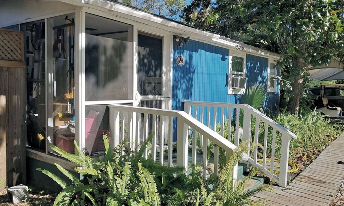 Apalachicola House | Charming Cottage in Historic District