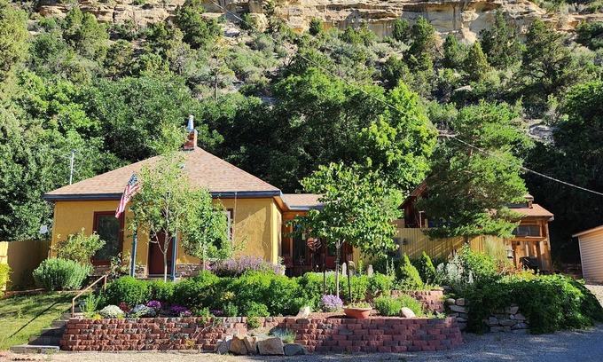 Lewis Cottage | Charming Cottage in the Town of Dolores