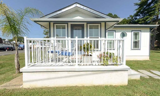 Charlestown House | Charming Cottage in Historic Charlestown, MD - Marina & Beach Access
