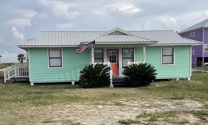 Southpointe House | Charming Cottage in Ft. Morgan! 3Bd/2Ba with Deeded Beach Access!