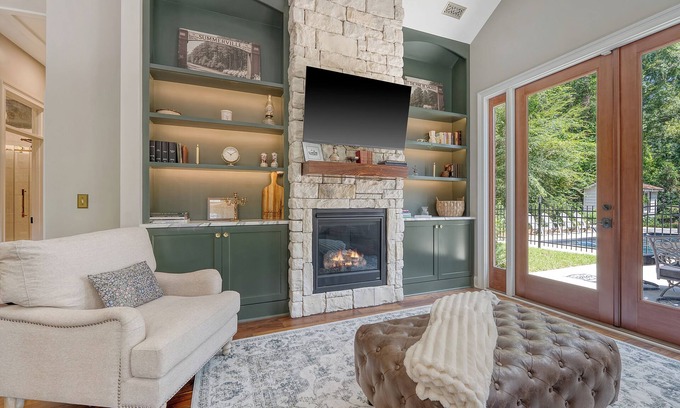 Summerville Historic District Cottage | Charming cottage in downtown historic Summerville