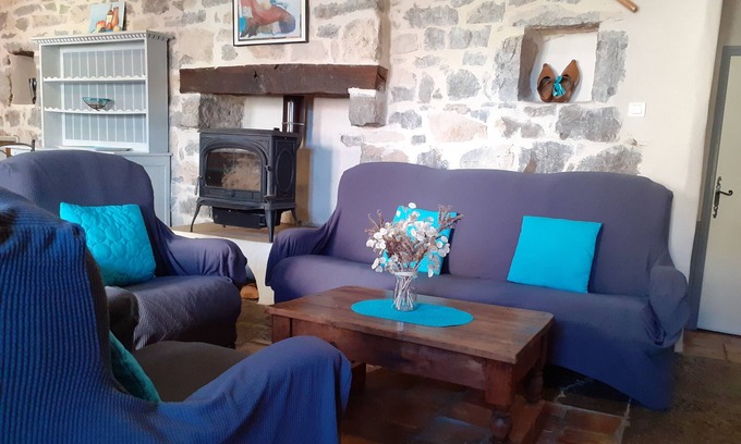 Joyeuse Cottage | Charming cottage la FENIERE * in quiet area, 105m², 3 ch, heated swimming pool